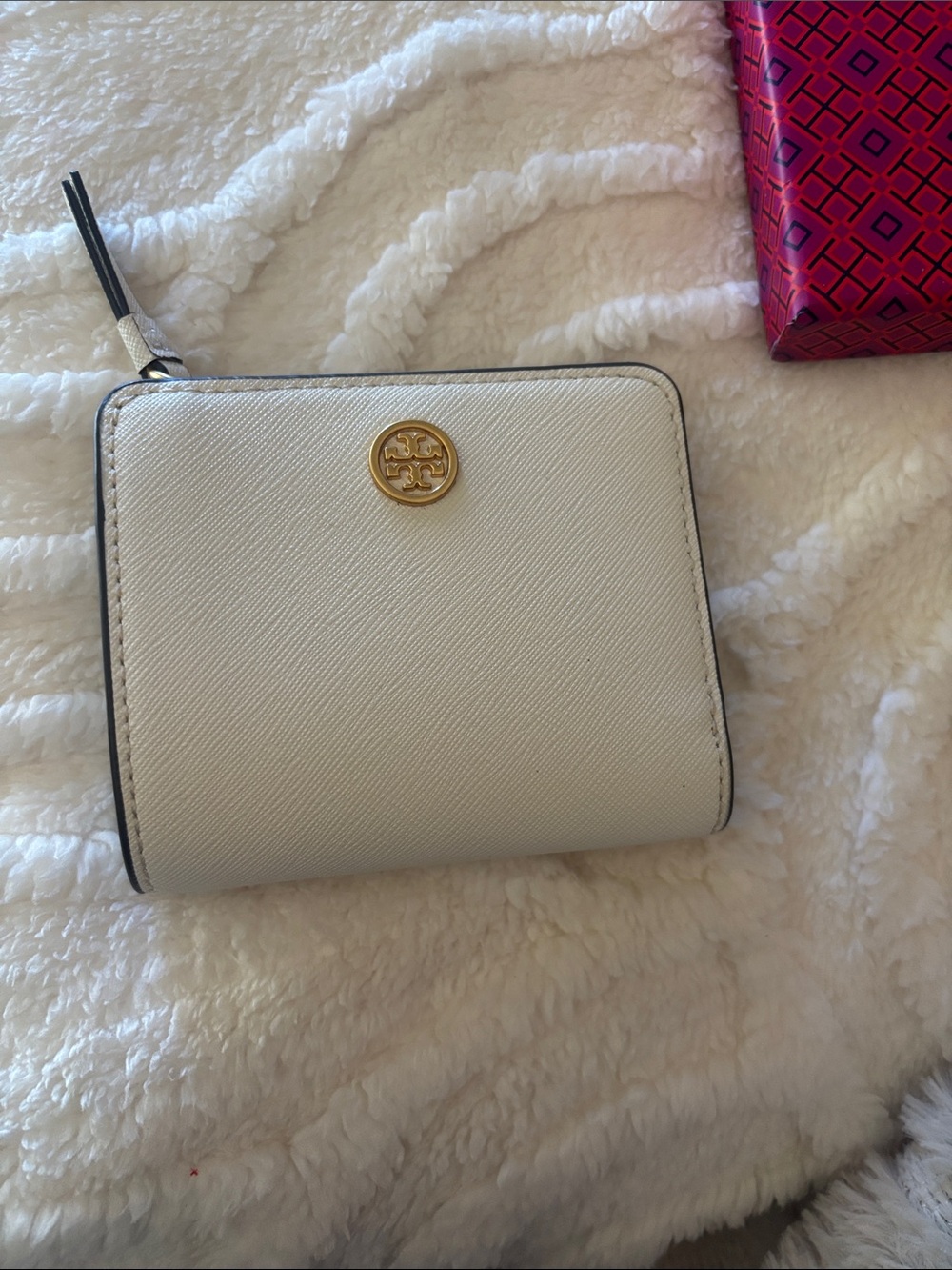 Tory Burch Cream Saffiano Compact Wallet with Gold Logo - Picture 3 of 4
